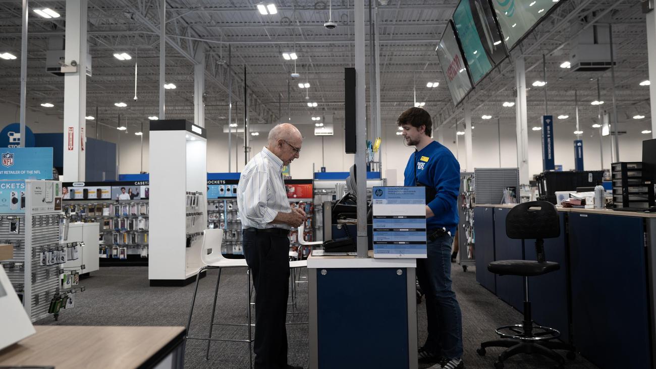 Consumer prices: US inflation rate falls more than expected in January