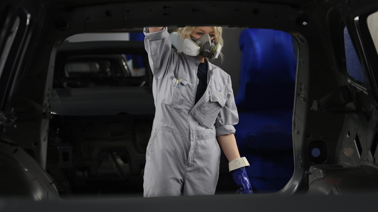 German economy: Industrial companies cut more than 124,000 jobs in 2025