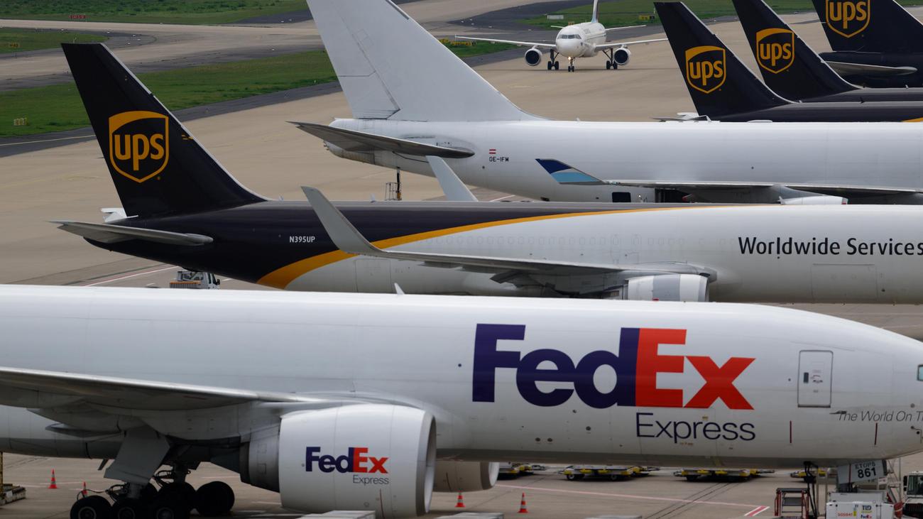 Donald Trump’s customs policy: FedEx sues US government for refund of tariffs