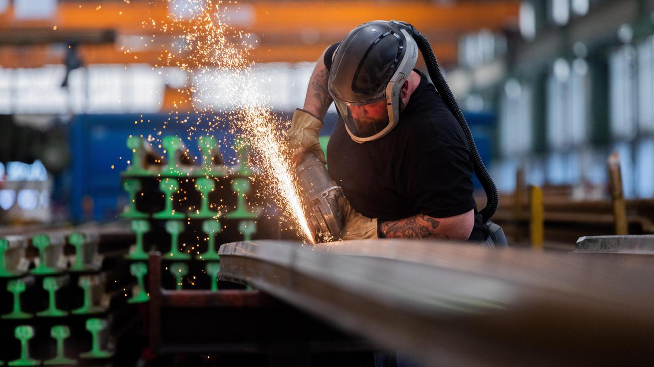 Federal Statistical Office: Industrial orders fell significantly in January