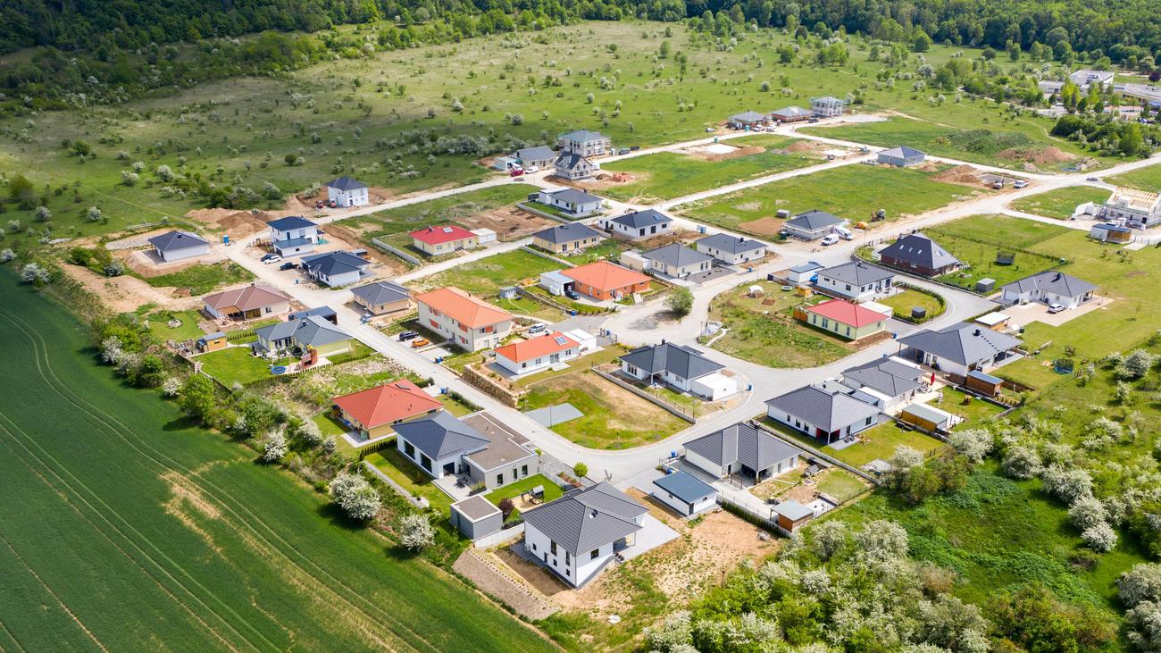 Real estate market: Prices for residential property are rising again for the first time since 2022