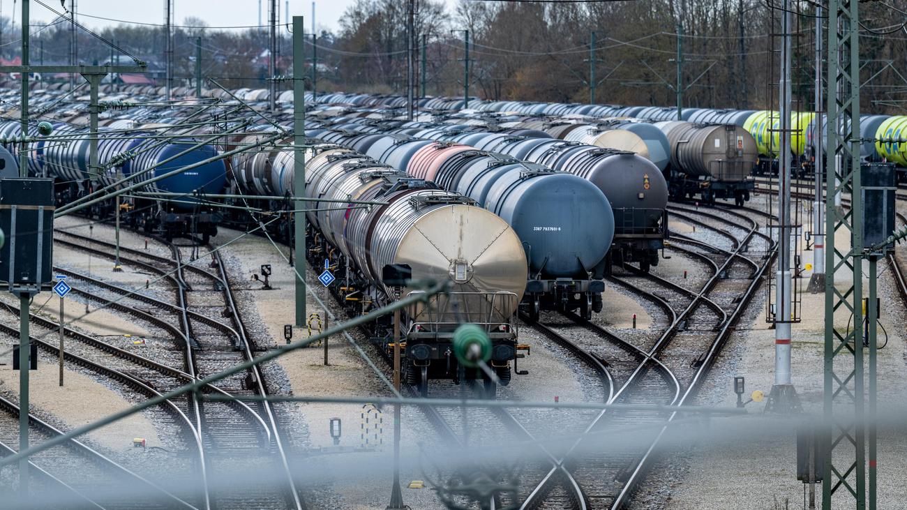 ifo business climate index: Economy is more pessimistic about growth because of the Iran war