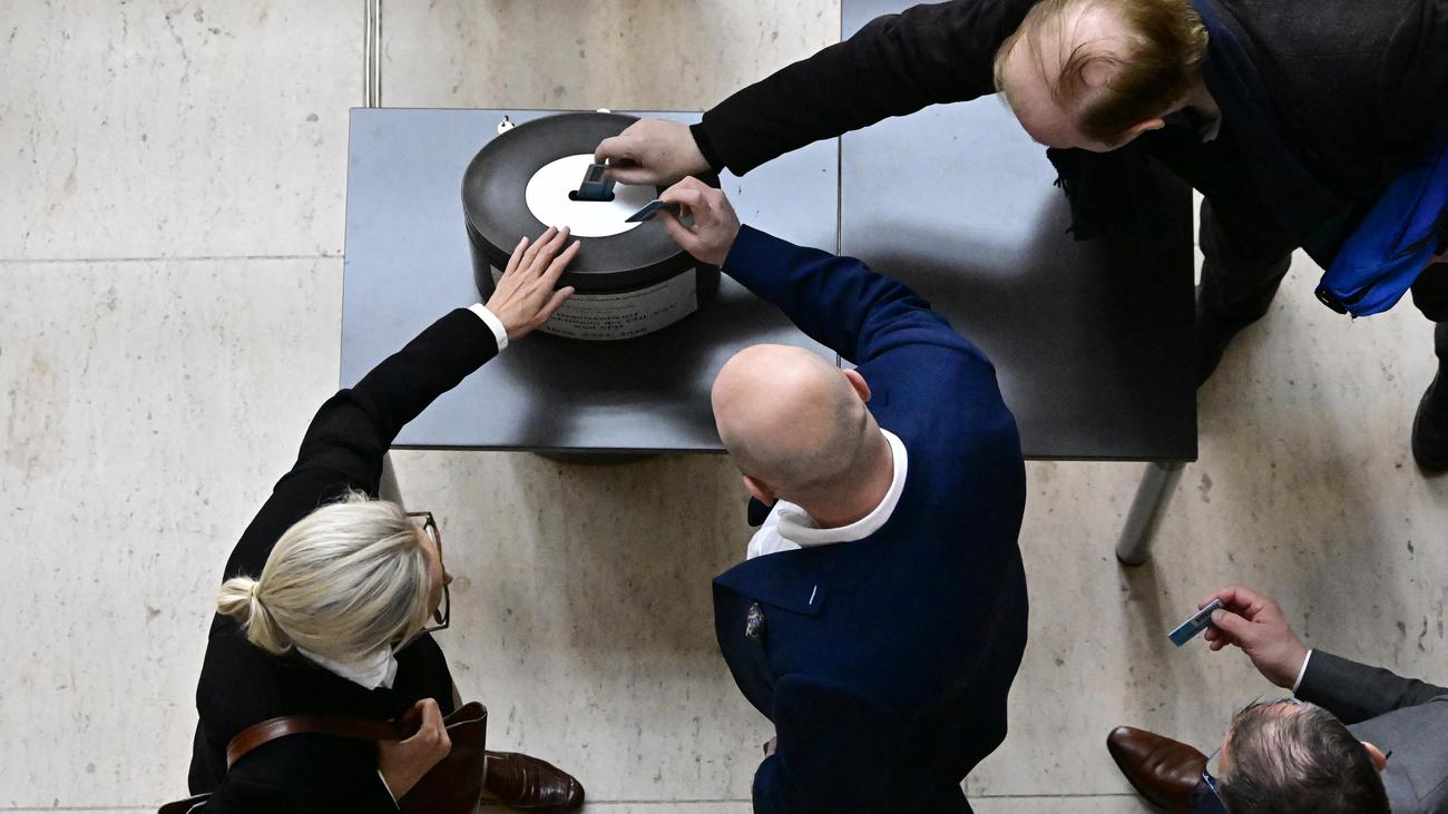 Bundestag votes for fuel discount and tax-free relief bonus