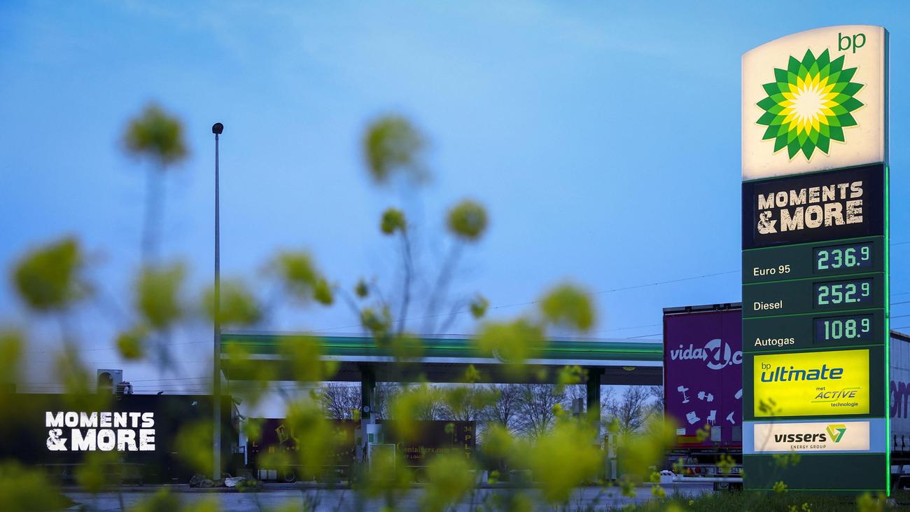 Oil trading: BP doubles profits despite impact of Iran war